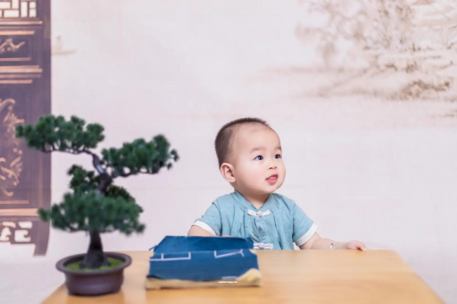 郴州怀孕肚子中间凹两边凸