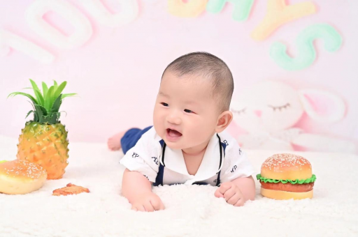 郴州宝宝在妈妈肚子里